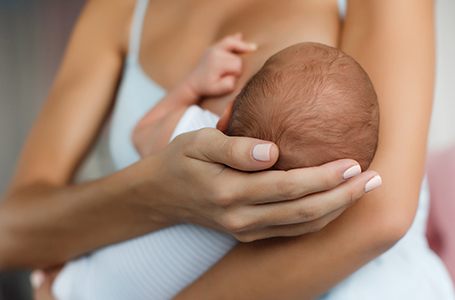 mom with baby with a tongue-tie in Allen